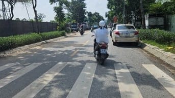 BÁN NHÀ 3 TẦNG – VIỆT HƯNG –38M2 GIÁ 5,7 TỶ NGÕ THÔNG, OTO QUA SỔ ĐỎ F