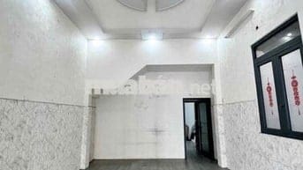 Nhà trệt lầu 2PN Mặt Tiền Trần Hoàng Na 10tr quá êm