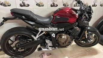 Honda CB650R 2020, màu đỏ đen