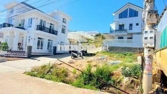 Đất đẹp 200m² Nam Hồ P11 Đà Lạt, view thoáng, ô tô vào tận nơi, sổ đỏ