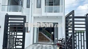 BÁN NHÀ 1 TRỆT 1 LẦU MỚI XÂY.SỔ HỒNG THỔ CƯ 100%.