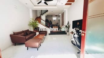 📢 CHO THUÊ NHÀ MT ĐƯỜNG NGUYỄN HỒNG ĐÀO -6X15M- TRỆT 3 LẦU FULL NT ST