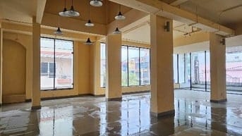 Cho thuê nhà Mặt tiền Nguyễn Gia Trí. DT 8,5x22m. Trệt 2L Giá 150tr