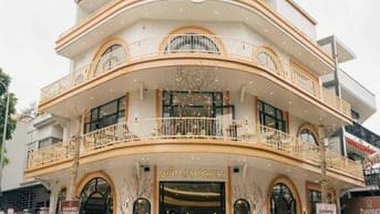 CHO THUÊ NHÀ VIEW ÔM TRỌN HỒ TÂY ĐƯỜNG XUÂN DIỆU GẦN KỀ HOTEL SHERATON