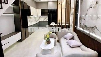Bán nhà 1 trệt 2 lầu mới XD gần cty dược hậu giang