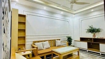 Cho thuê nhà 5 tầng ngay chân cầu Long Biên
