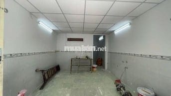 Cho nhà nhà Rẻ có máy lạnh  3.5x10 có lầu 58/19 Thạch Lam 6.5trieu