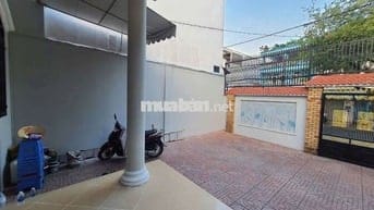 BIỆT THỰ MẶT TIỀN ĐƯỜNG GÒ DƯA GẦN BV THỦ ĐỨC. 9X27M 4PN 3WC SÂN OTO