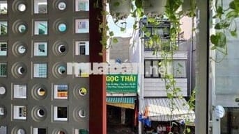 Anh share tầng 1 thang bộ nhà đẹp khu Phú Nhuận