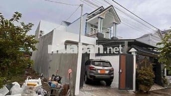 Nhà mới xây - TP Mỹ Tho- 3PN,1PK,1Bếp,2WC,2 sân ( sân trước đậu oto)