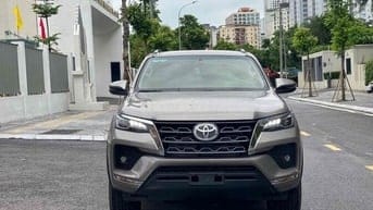 Toyota Fortuner 2.4AT 4x2 sx 2022 màu nâu xe đẹp