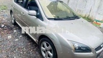 Ford Focus 1.8 AT 2009 Màu Vàng, 2 Chỗ