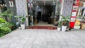 Bán nhà liền lề mặt phố Nguyễn Văn Lộc