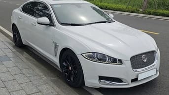 Chào các bác e bán jaguar XF màu trắng ạ
