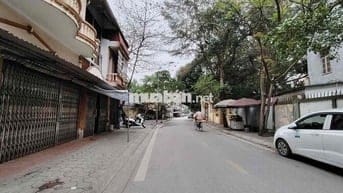 NHÀ ĐẸP - CHẮC CHẮN - KHU VỰC NHIỀU TIỆN ÍCH - AN SINH LÝ TƯỞNG.-