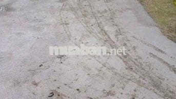 đất đang ngộp mặt tiền đường giá 960tr shr thương lượng