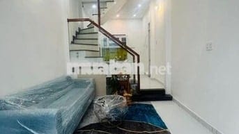 có căn nhà nhỏ cần chủ mới DT 21m2/ 2 tỷ , SHR, Lê Đình Cẩn, hẻm oto