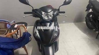 vission 2023 bản đặc biệt bánh lớn