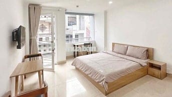 CHÍNH CHỦ CHO THUÊ 2PN BAN CÔNG THANG MÁY FULL NỘI THẤT NGAY BẾN THANH