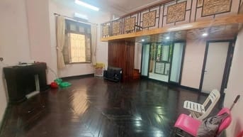 Chính chủ cho thuê căn hộ tập thể 70m2, tầng 2 phố Quán Thánh, Ba Đình