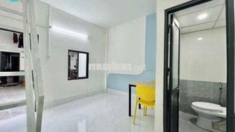 1TRỆT 1LẦU RỘNG 40m2 GIÁ RẺ MỚI 100% CỬA SỔ TRỜI THOÁNG GẦN ĐH LUẬT