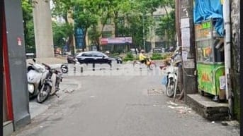Tôi cần bán nhà mặt ngõ Xuân Thủy 7tầng thang máy full nội thất .