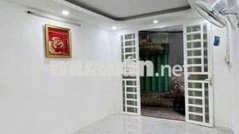 CHO THUÊ NHÀ TRẦN ĐÌNH XU GIAO VỚI NGUYÊN TRÃI Q1