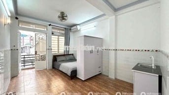 STUDIO BAN CÔNG TÁCH BẾP KẾ BÊN CÔNG VIÊN NƯỚC ĐẦM SEN