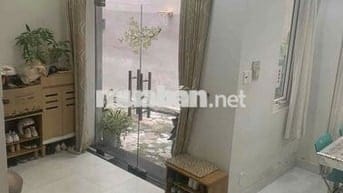 Cần bán nhà nguyên căn 4 lầu đường NGUYỄN VĂN TRỖI