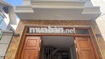 RẺ+ĐẸP!! Nhà 4T*33m2 xây độc lập, ngõ nông, ô tô đỗ cổng. Giá 3,7 tỷ