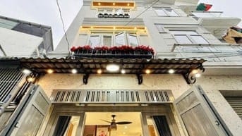 Bán gấp nhà mặt phố Hồ Văn Cống, giá chỉ 3,6 tỷ, 150m2, 3PN, 4WC, full