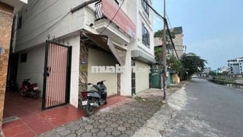 Bến xe Nước Ngầm nhà 5 tầng ô tô đỗ cổng