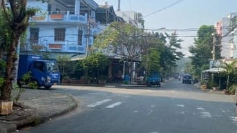 Bán nhà mặt tiền DC11, DT 12mx25m, cấp 4, đang cho thuê 60tr/tháng