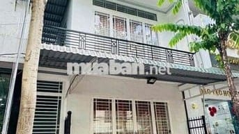 CHO THUÊ NHÀ 2 LẦU MẶT TIỀN LÝ CHÍNH THẮNG CÁCH 3/2 20M