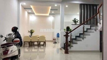 Nhà 1 lầu 6x13m, HXH đường ĐHT 02 gần phan bội châu giá 11tr/tháng