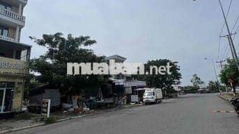 Lô đất năm trục chính của khu nam sài gòn đường rộng 23m .