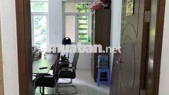 Phòng 25m2 đủ đồ cơ bản, thang máy. Cửa sổ, ban công tại Tam Trinh