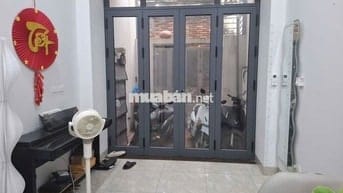 Chính chủ Bán nhà dân tự xây, kiến trúc đẹp, sát công viên 100ha