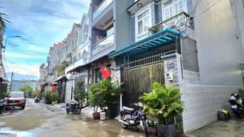 Nhà bán sổ hồng 2 lầu hẻm xe hơi. Gần Phú Mỹ Hưng quận 7