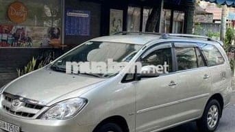 Toyota Innova 2006 G - 1212 km