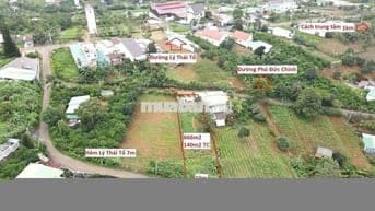 Lô 2 măt tiền đường chính trước sau