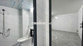 CHO THUÊ NHÀ NGUYÊN CĂN MỚI KENG 3PN 2WC NGAY SÁT BÊN QUẬN 1