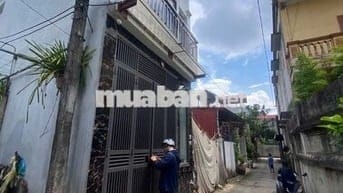 Nhà dân xây lô góc 2T*40m2, ngõ nông,rộng, ô tô đỗ cửa. Giá chỉ 3,3 tỷ