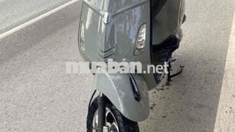 Vespa 50 đời cao êm đẹp như hình