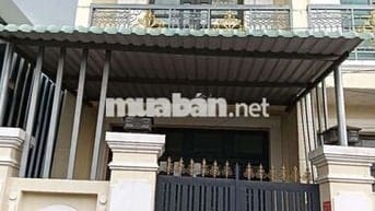 Mình cho thuê nhà nguyên căn nằm ngay trung tâm thị trấn Cần Giuộc.