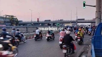 NHÀ MẶT TIỀN ĐƯỜNG TRƯỜNG CHINH 3 TẦNG DÒNG TIỀN 23TR/ T VỊ TRÍ ĐẸP