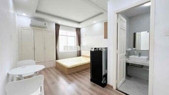studio cửa sổ lớn siêu rộng siêu thoáng