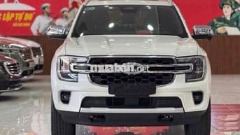 Ford Everest Titanium 4x2 odo 9.000km