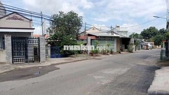 Mặt tiền Nguyễn Văn Tiên đường lớn đi 200m tới chợ 26 Tân Phong