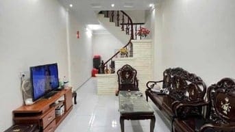 Bán nhà phố Nhật Chiêu, Tây Hồ, D/T: 50m2, K/D sầm uất, thuê ở